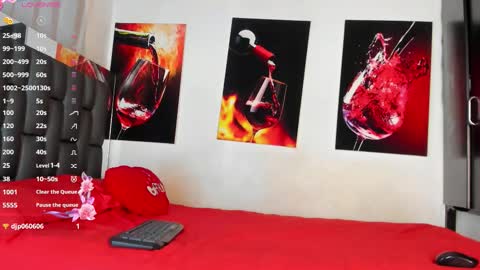 nicolle_hanks1 online show from October 10, 2:05 am