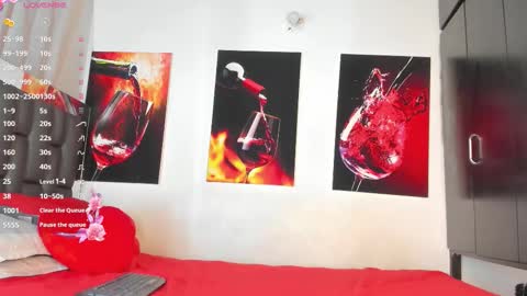 nicolle_hanks1 online show from October 18, 2:03 am