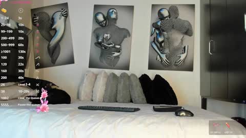 nicolle_hanks1 online show from December 5, 1:58 am