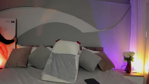 Nicolle online show from March 27, 11:44 am