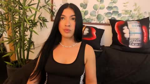 Nicolle Lima online show from February 28, 8:07 pm