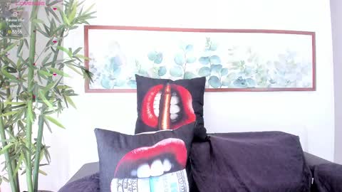 Nicolle Lima online show from February 21, 8:38 pm