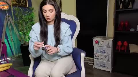 Nicolle online show from February 21, 7:44 am