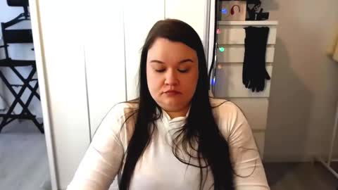 Holly online show from February 24, 8:35 am