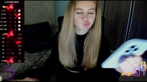 nigo_nika online show from September 26, 11:08 am