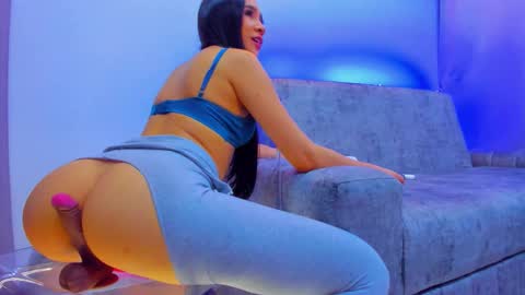 nikii_white online show from November 16, 4:58 am