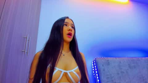 nikii_white online show from January 12, 1:44 am