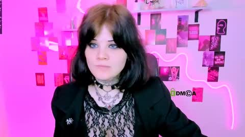 nikki_kiss_ online show from May 1, 8:50 am