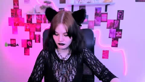 nikki_kiss_ online show from May 25, 9:08 am