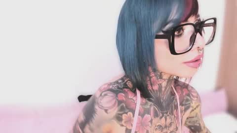 Nikki Ramone   online show from October 14, 10:23 pm