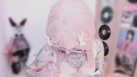 Nikki Ramone   online show from January 13, 11:36 am