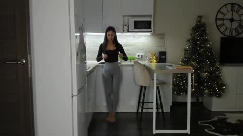 Bella online show from December 18, 11:42 pm