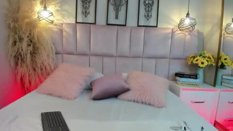 nina__ford online show from October 6, 8:35 pm