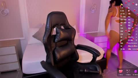 N I N A online show from February 12, 7:48 pm