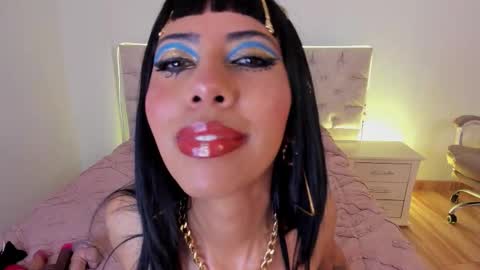 Nina Fox  online show from October 31, 2:10 pm