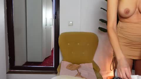 NinaCrystal online show from October 9, 8:07 am