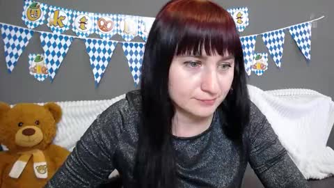 ninaflawlees online show from September 28, 12:10 pm