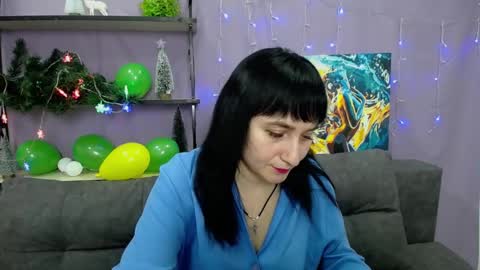 ninaflawlees online show from January 10, 7:11 pm