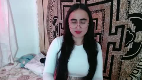 N I N A online show from September 19, 3:11 pm