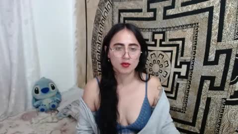 N I N A online show from February 6, 4:14 pm