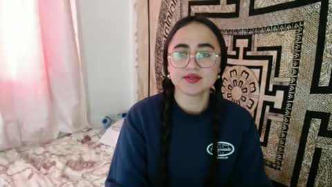 N I N A online show from September 30, 3:06 pm