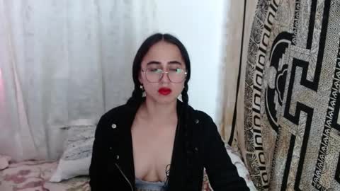 N I N A online show from March 1, 5:16 pm