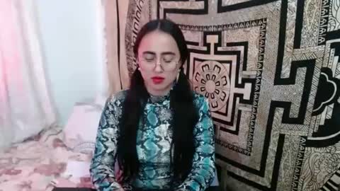 N I N A online show from October 8, 6:01 pm