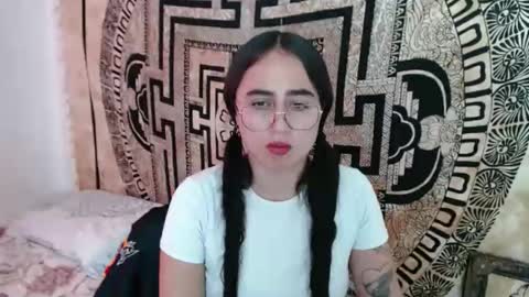 N I N A online show from November 25, 6:09 pm