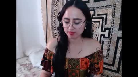 N I N A online show from December 28, 9:40 pm