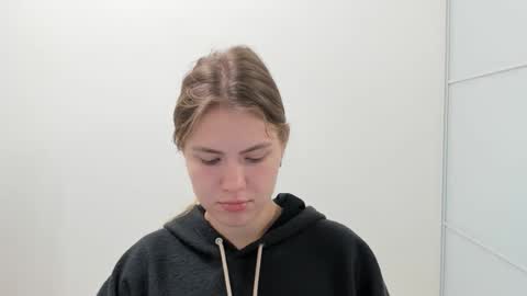 ninarihh online show from November 2, 10:51 am