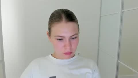 ninarihh online show from September 12, 12:01 pm