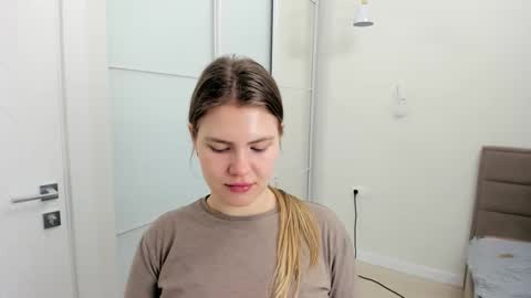 ninarihh online show from February 28, 8:20 am