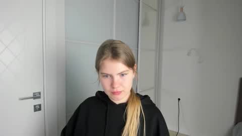 ninarihh online show from March 8, 2:38 pm