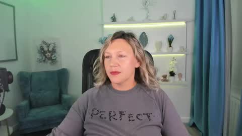 ninastarle online show from September 18, 6:45 am