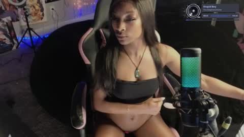 NIVIA WOLFE online show from November 27, 1:47 pm