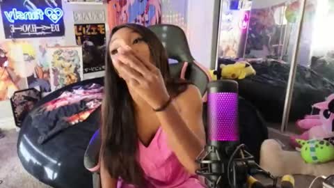 NIVIA WOLFE online show from December 20, 5:06 pm