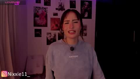 Nixxie  online show from December 18, 2:05 am