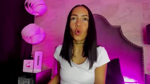 Zoe  online show from May 9, 3:52 am