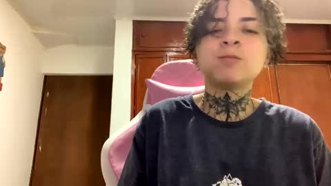 noah hehim    online show from January 29, 11:25 pm