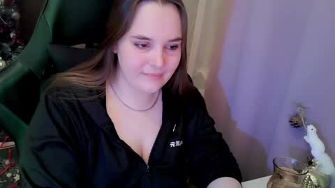 noir_ember_ online show from January 16, 2:46 pm