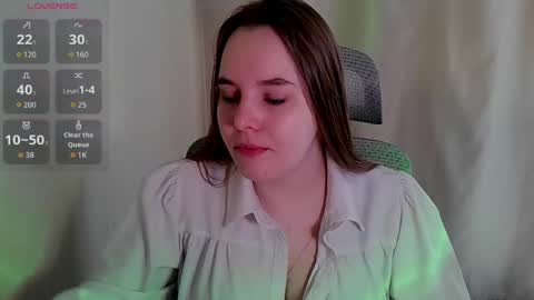 noir_ember_ online show from June 8, 7:42 am