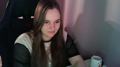 noir_ember_ online show from October 4, 11:49 am