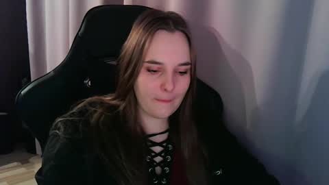 noir_ember_ online show from September 28, 11:15 am