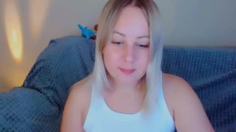 hi glad to chat online show from September 9, 10:04 am