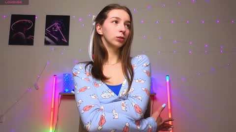 Hello My name is Helene NTMU  Finger up if u like what u see online show from January 16, 2:08 pm