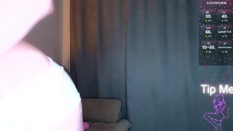 Hello My name is Helene NTMU  Finger up if u like what u see online show from March 1, 2:28 pm