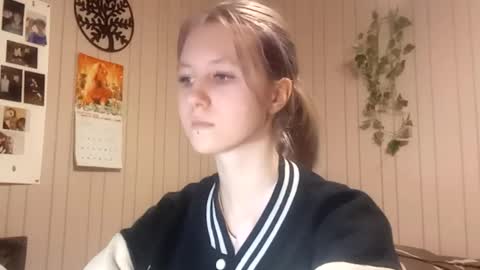 Sari  It is my first day  online show from March 2, 3:19 pm