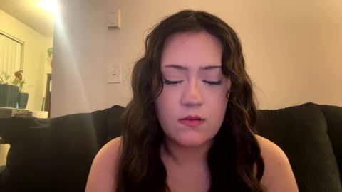 numb_nut_ online show from December 26, 1:18 am