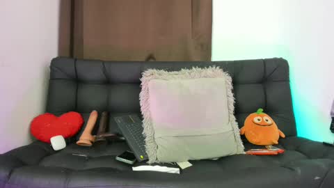 Nia online show from February 12, 4:33 am