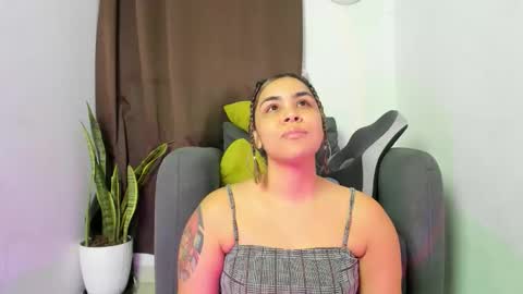 Nia online show from May 13, 1:44 am